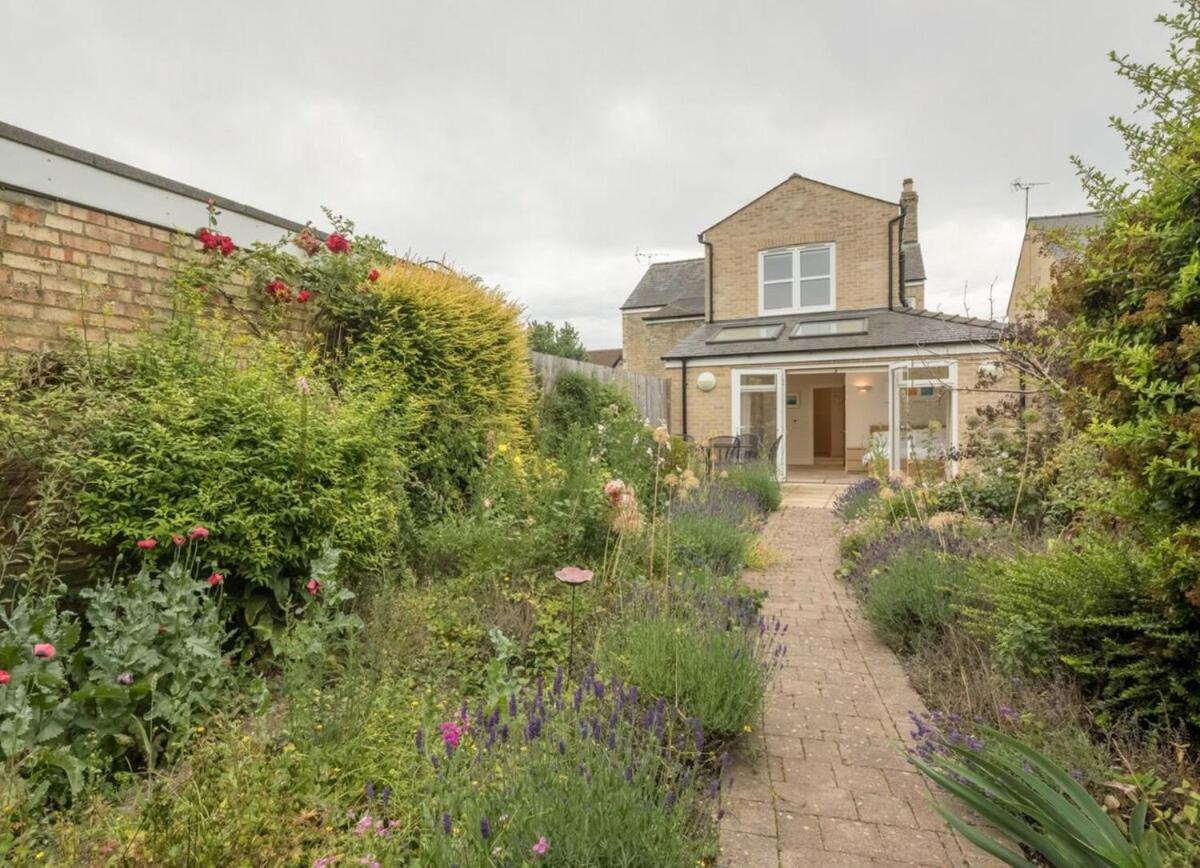 Large 4 Bedroom Home With Garden And Free Parking CBG Exterior foto