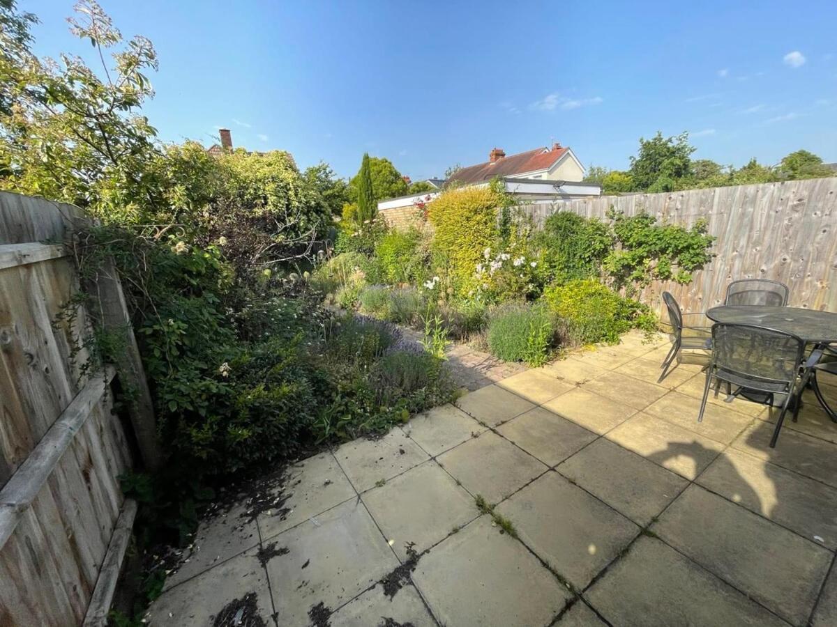 Large 4 Bedroom Home With Garden And Free Parking CBG Exterior foto