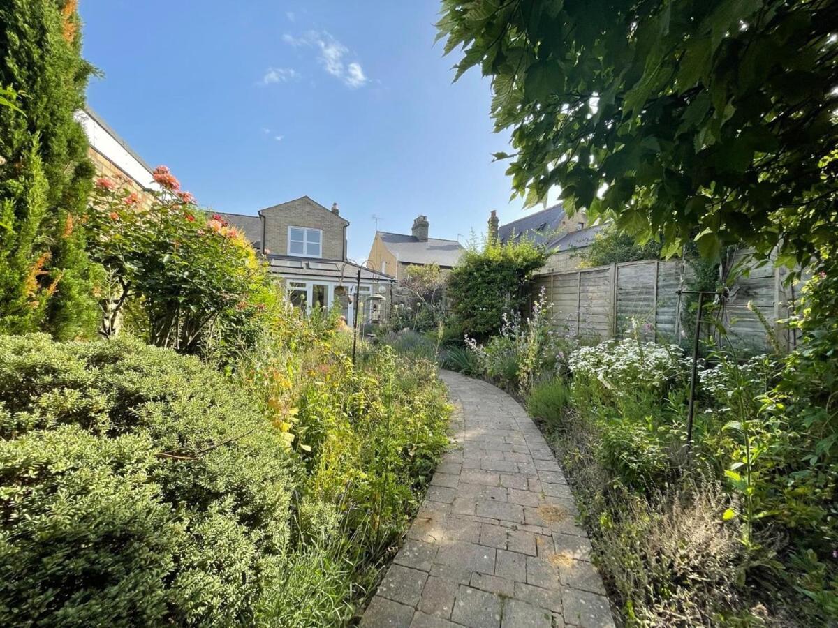 Large 4 Bedroom Home With Garden And Free Parking CBG Exterior foto