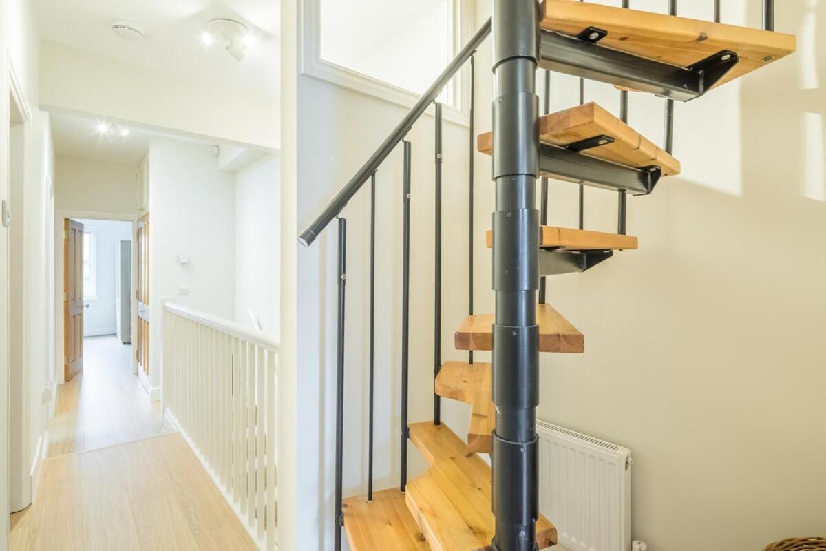 Large 4 Bedroom Home With Garden And Free Parking CBG Exterior foto